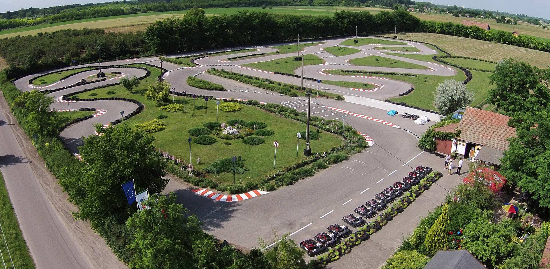 Welcome to the Bognar Karting Park <p> </ p>
Hungary's longest (820 m) built an amateur go-kart track
